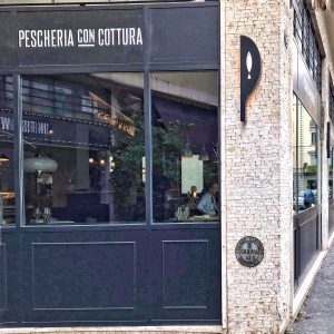 Pescheria con cottura arriva Milano “in Fish We Trust”