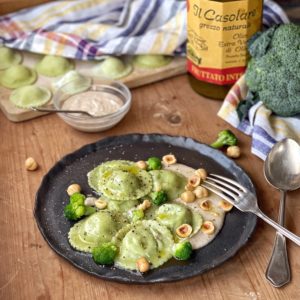 Ravioli di broccoli e Feta con pesto di nocciole